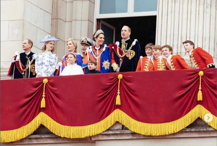 Royal Family al completo durante l'incoronazione